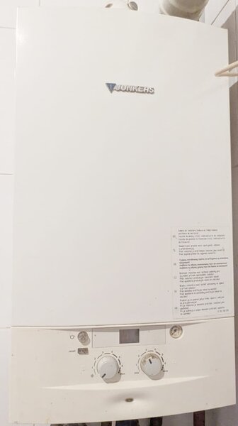 Metrou Universitate Izvor, Garsoniera 30 mp in bloc Centrala Proprie